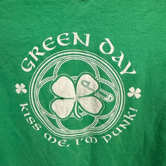 Green Day Kiss Me I’m Punk T-Shirt - Picture 8 of 10